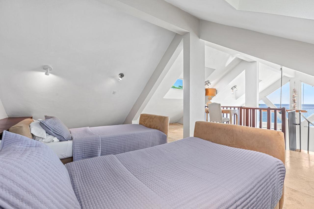 Tres Sirenas Beach Inn Ринкон Екстериор снимка