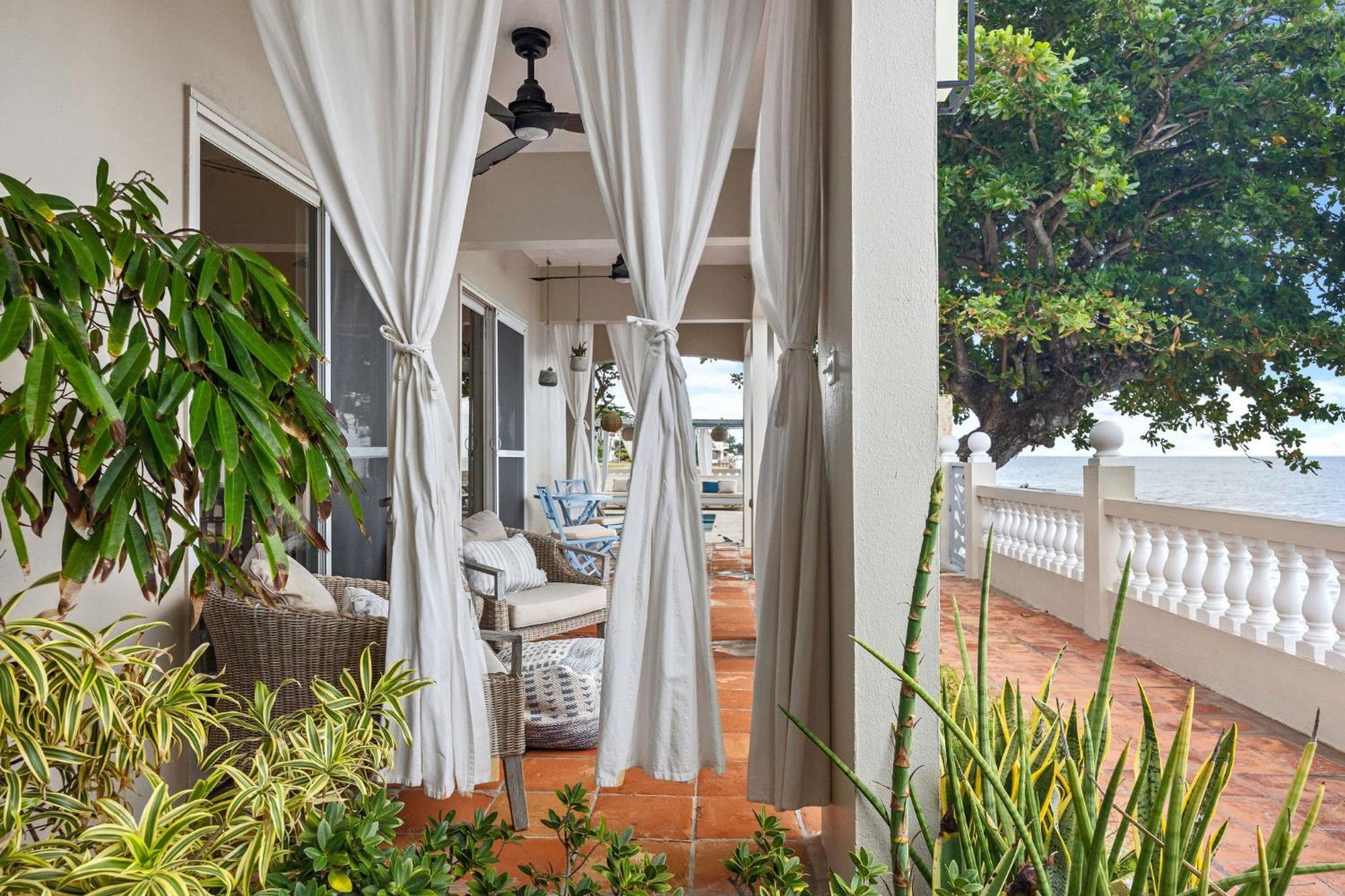 Tres Sirenas Beach Inn Ринкон Екстериор снимка