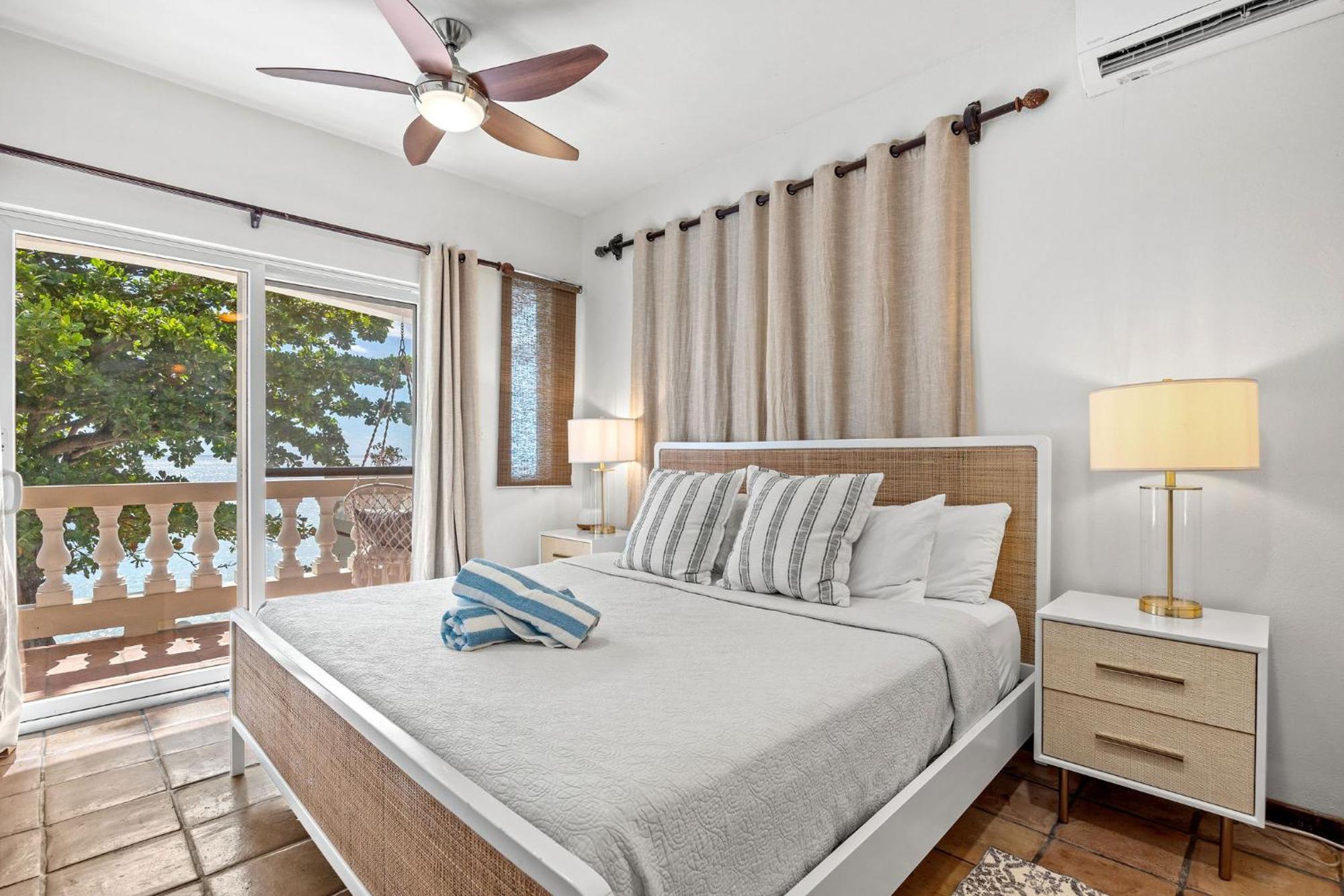 Tres Sirenas Beach Inn Ринкон Екстериор снимка