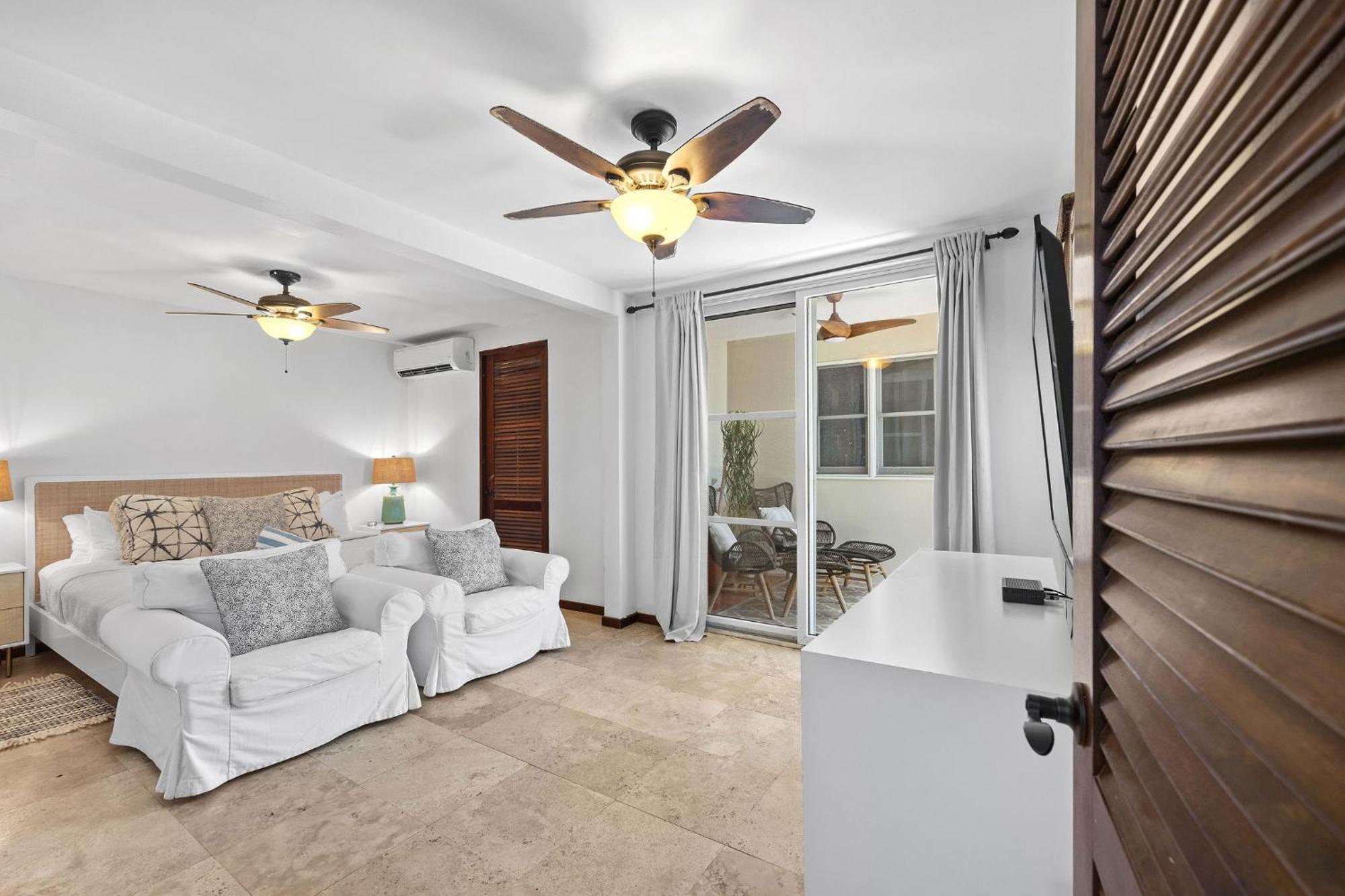Tres Sirenas Beach Inn Ринкон Екстериор снимка